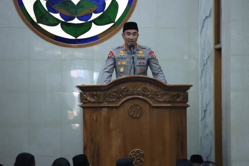 "Polisi Jangan Sombong!" Kata Kapolri saat Jadi Khatib Jumat