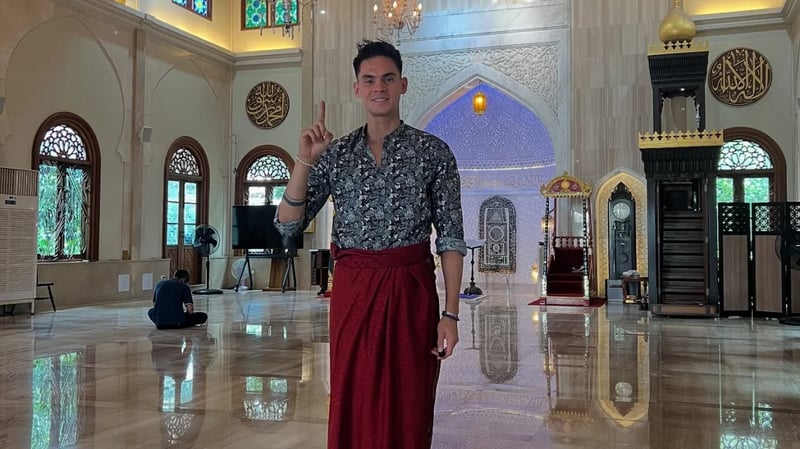 Kisah Rontini Menemukan Islam, Menantu Cristian Gonzales Itu Ternyata Muallaf