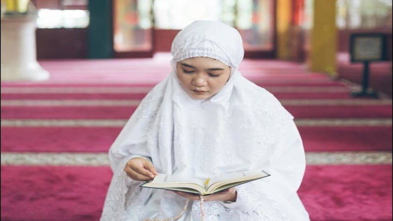 Saat Hidup Terasa Berat, Surah Al-Insyirah Hangat Memeluk Hati