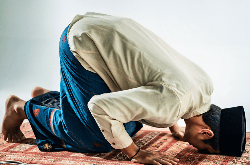 Lamakan Sujud dalam Shalat, Ada Manfaat Kesehatan Dahsyat! Jangan Tergesa-gesa!