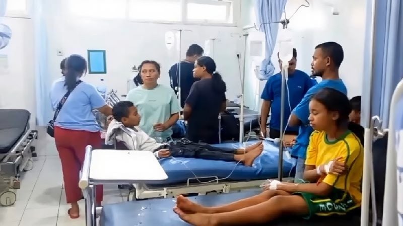 MBG Diurus Bukan Ahlinya, Anak Sekolah Pada Keracunan. Presiden, Serahkan ke Para Pakarnya Saja!
