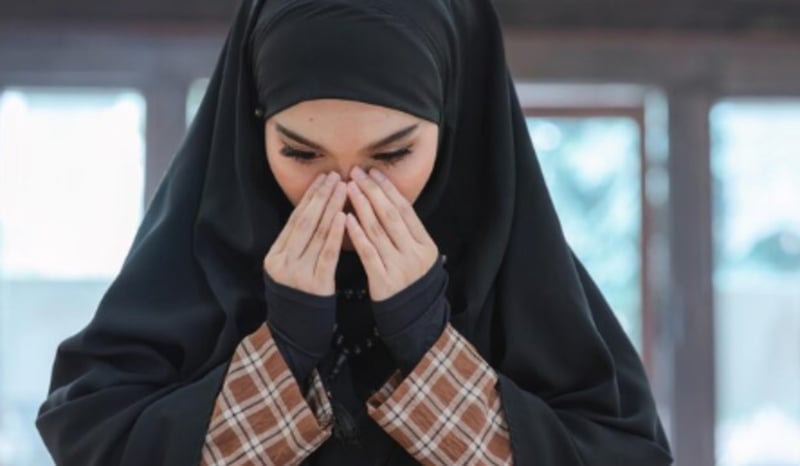 Bukan Candaan, Ini Hukum Catcalling dalam Islam yang Bikin Merinding!
