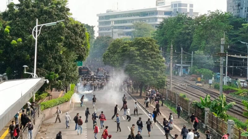 Demo Pejompongan Ricuh. Jangan Demo! Lakukan 3 Alternatif Menyampaikan Aspirasi yang Lebih Beradab Ini...