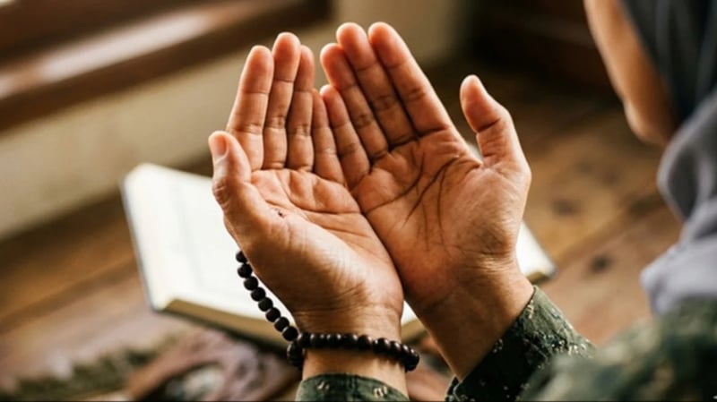 Bukan Sekadar Melayat, Baca Doa Ini Saat Takziah, Pahalanya Besar!