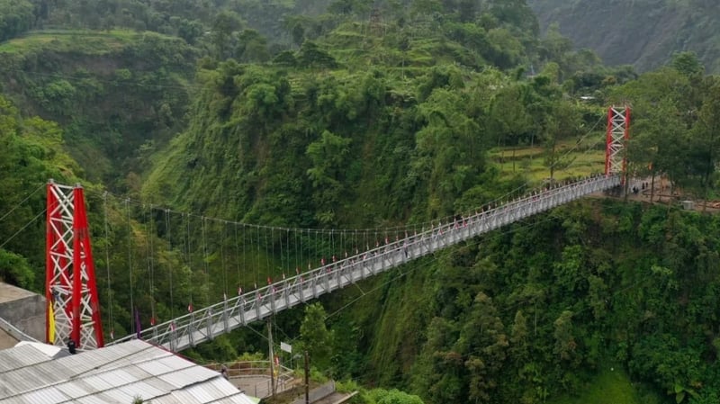 5.000 Jembatan Gantung Rampung 2026, Pemerintah Harus Pastikan Rakyat Tak Terisolir!