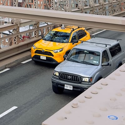 License plate: Y202112C, State: NY