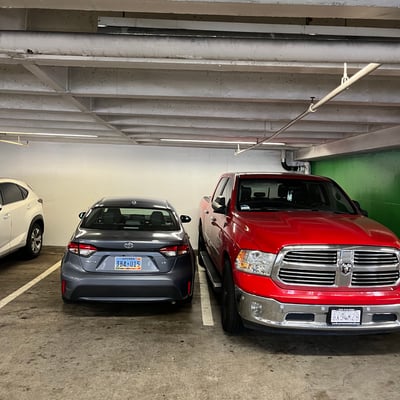 License plate: 384U15, State: NV