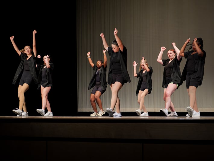 Bailarines de TDF en Acción