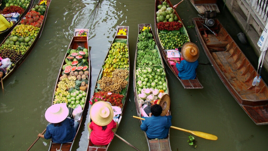 Food market from the boats og the rivers of Thailand