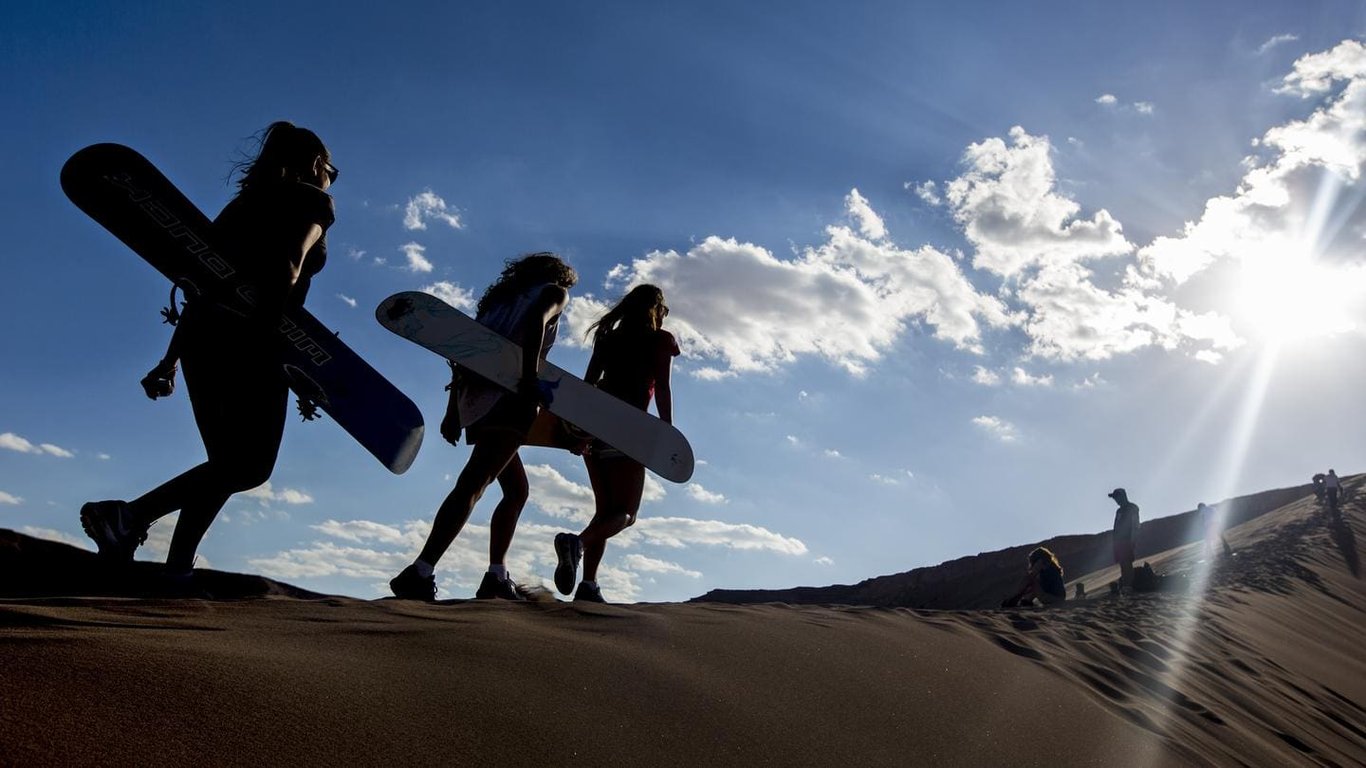itinerary_lg_Chile_Atacama_Desert_Sandboarding_Silhouette_Travellers-Shereen_Mroueh_2014-IMG9388_Lg_RGB