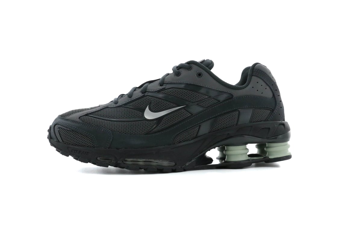 Nike Shox ブラック スニーカー US 8 Nike Shox R4 Floral Black Sneakers, Size 8 BNIB HV0934-002 | eBay
