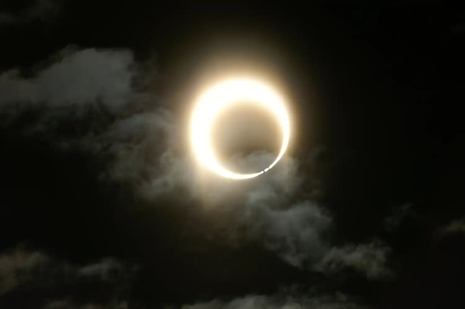 Annular Solar Eclipse with Bailey's Beads