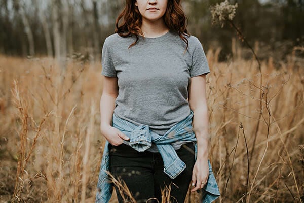 Tips on How to Pose Your Friends by iPhotography.com