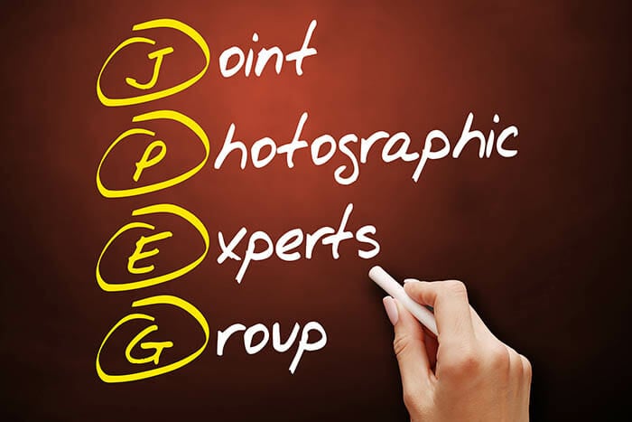 JPEG and RAW - What's the Difference? by iPhotography.com