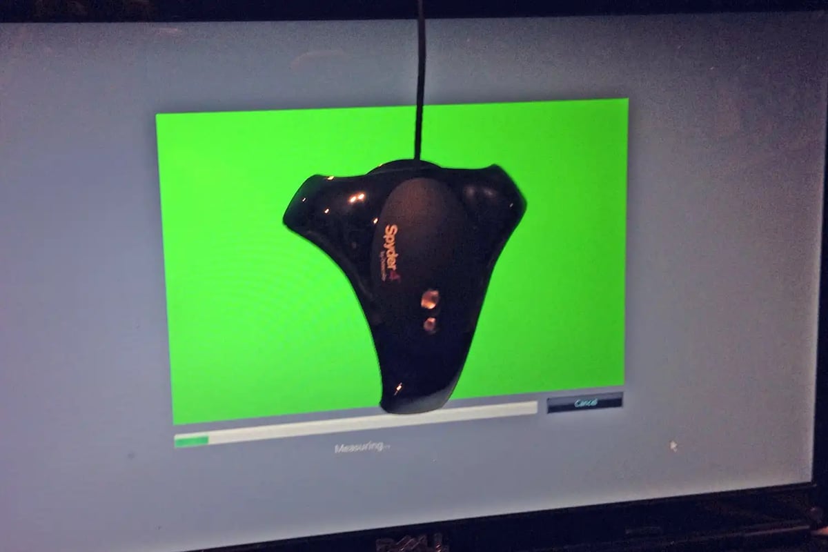 Spyder4Elite over a computer monitor calibrating the colours