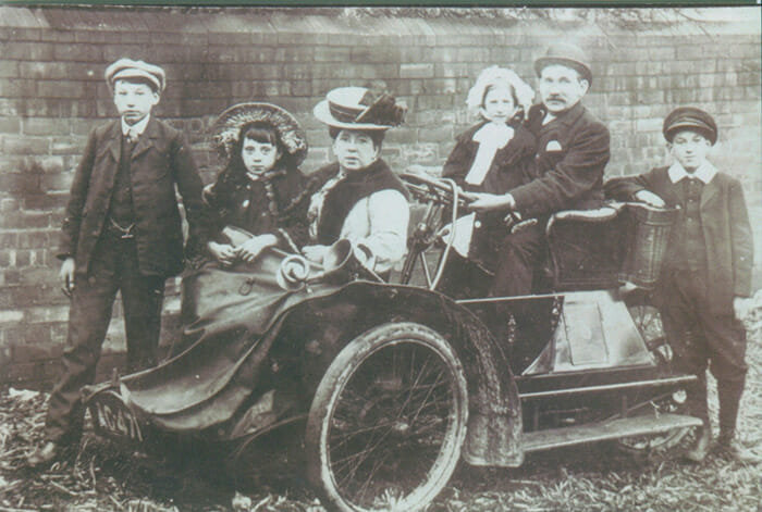 The Importance of Family Photos and Albums by Jean Gilmour for iPhotography.com
