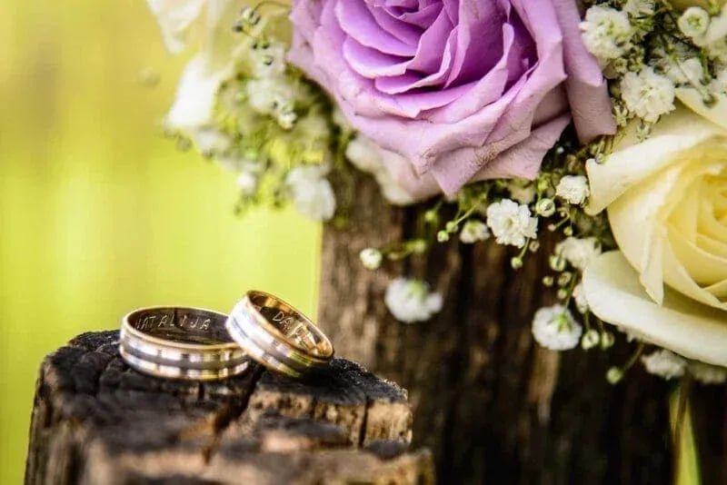 Wedding Rings: Wedding Rings on Tree Stump