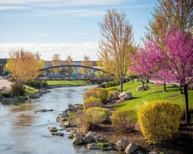 Indian Creek Plaza – Vibrant Downtown Photography Spot in Caldwell