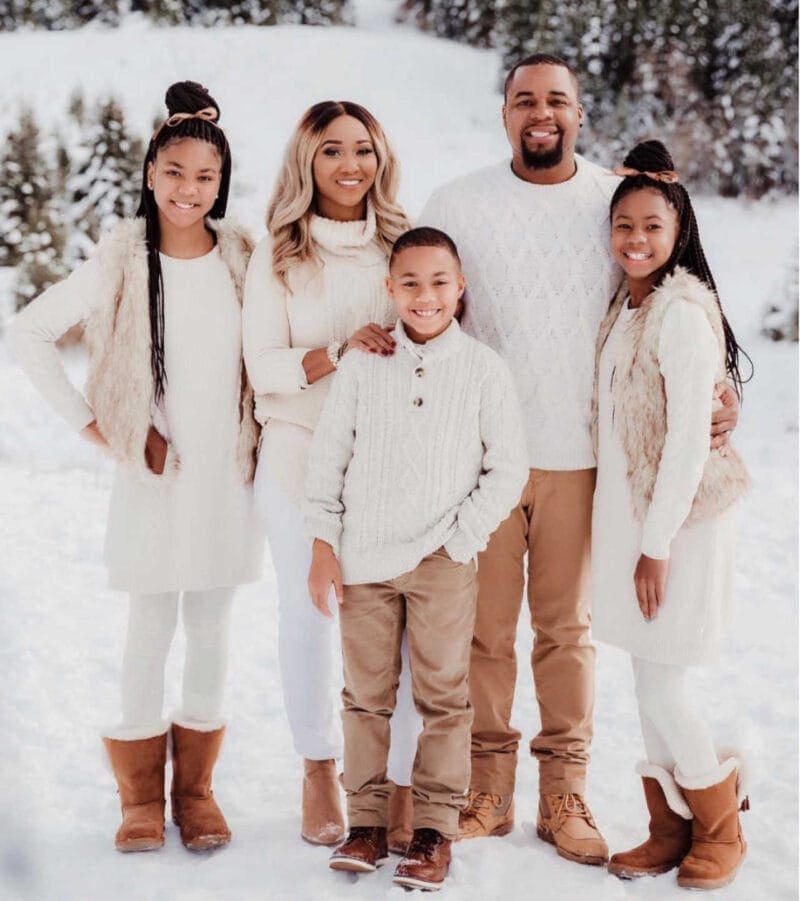 Family Masters Portraits: Family Portrait in the Snow