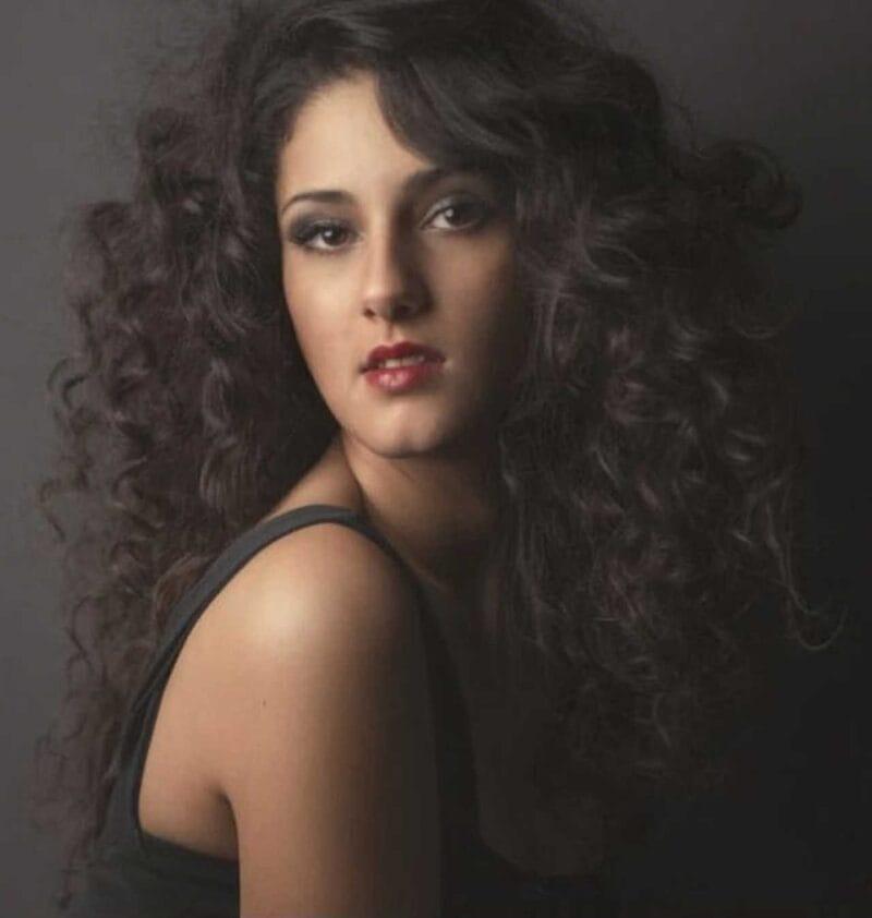 Classic Glamour Head and Shoulders