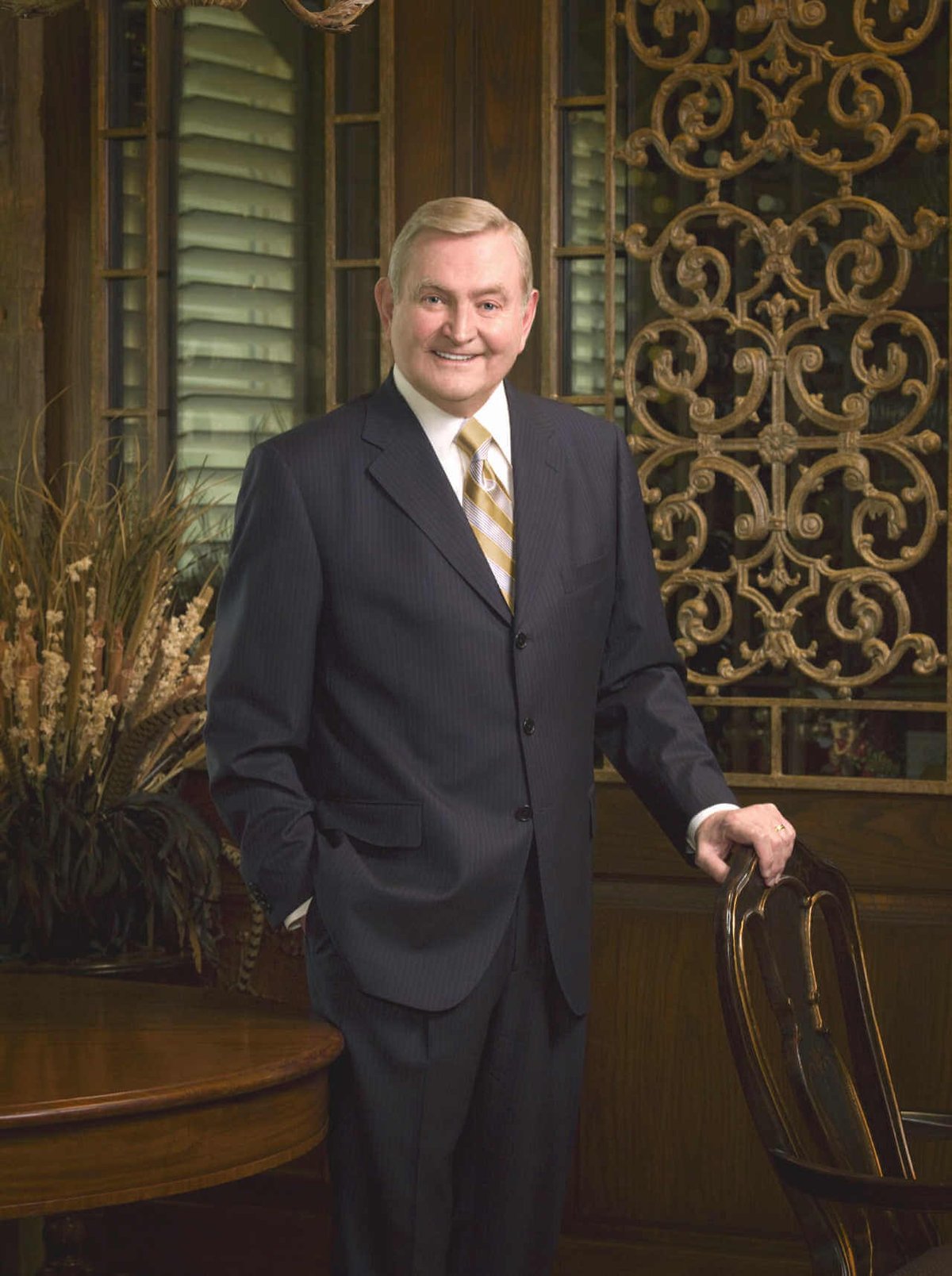 Portraits: Formal 3/4 Pose in Family Room