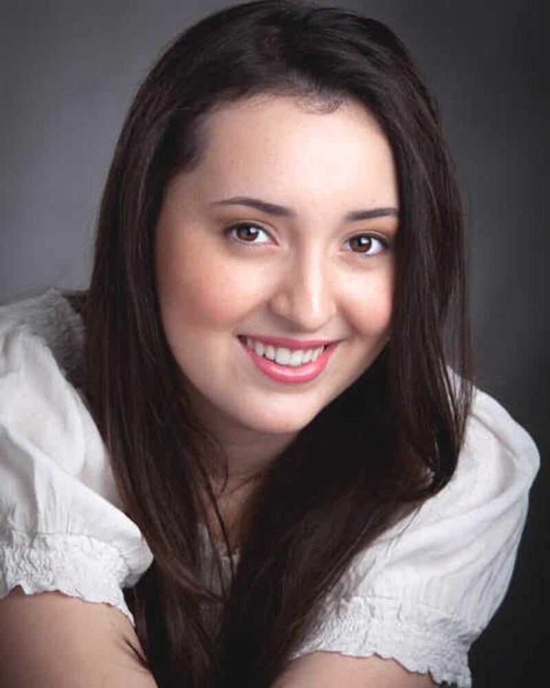High School Senior Portrait: Closeup Gal Head and Shoulders