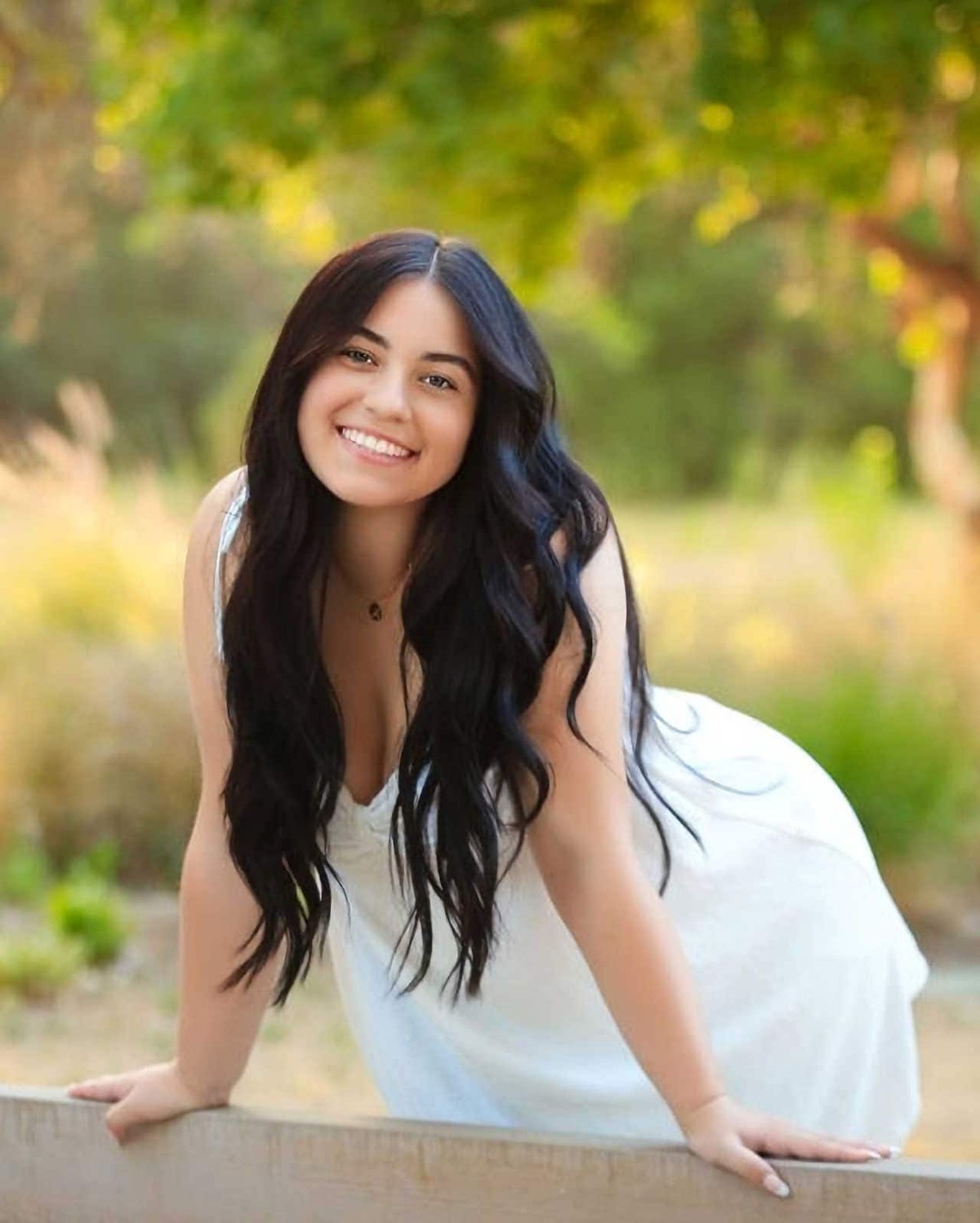 Mountain Home High School Senior Portrait: Senior Gal in Field