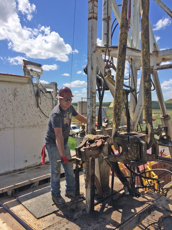 Desert Eagle Drilling drilling rig setting up on a Hood County, Texas property