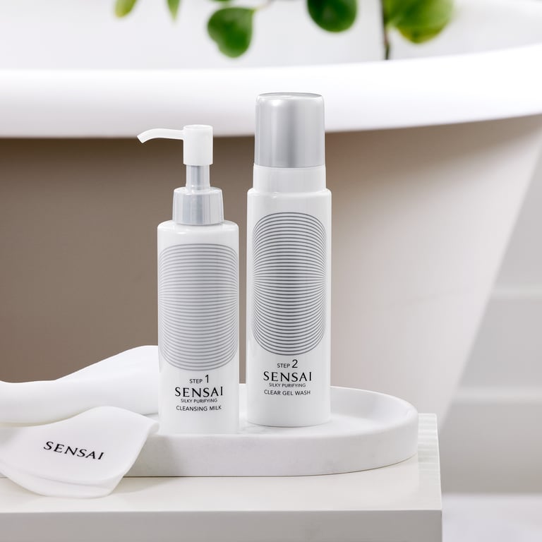 Silky Purifying Clear Gel Face Wash 145 ml de Sensai