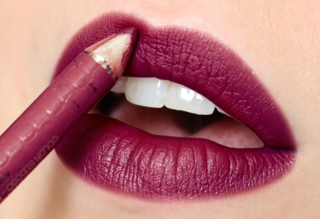 COLOR RICHE lip liner couture #374-intense plum von L'Oreal Make Up