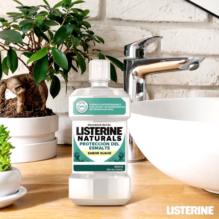 Collutorio Naturals Protezione Smalto 500 ml di Listerine