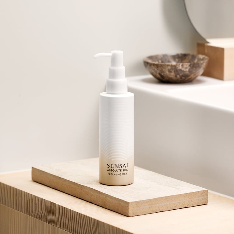 Absolute Silk Cleasing Milk 150 ml von Sensai