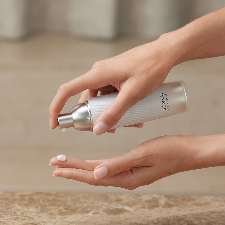 Essence Day Veil 40 ml de Sensai