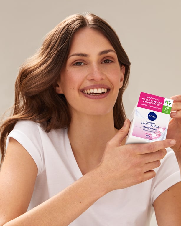 Aqua Effect Nährende Tagespflege LSF15 PS 50 ml von Nivea