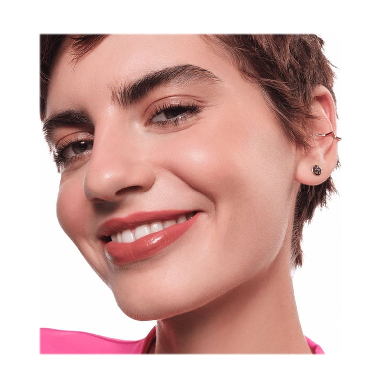 Satin Glow Luminous Shine Lipstick #01 Whole Latte Love de Essence