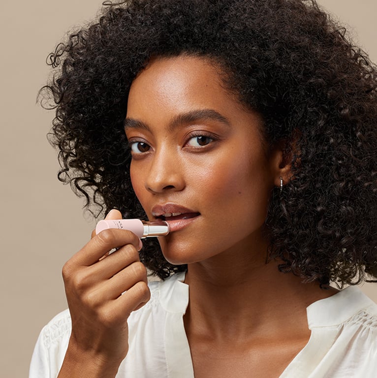 Total Lip Treatment Stick di Sensai - imagen 5 de 16