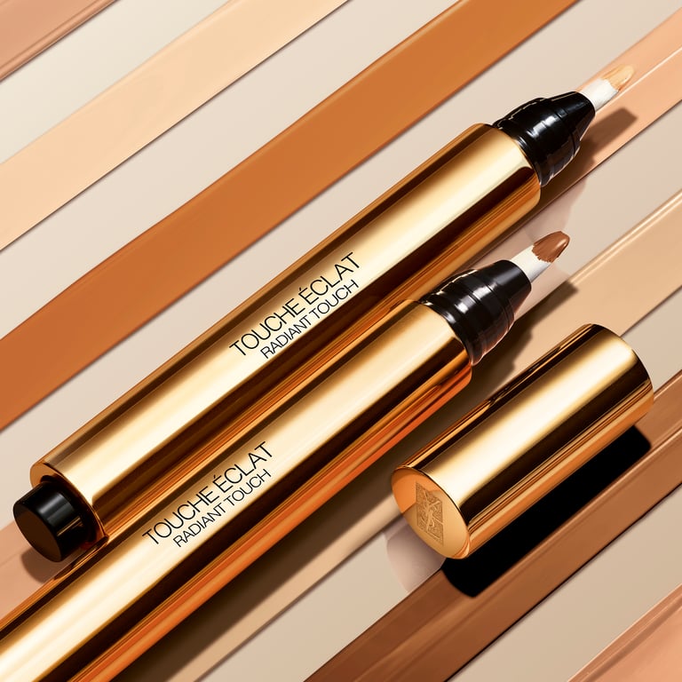 Touche Éclat Corrector #03 - Pêche Lumière de Yves Saint Laurent - imagen 4 de 6