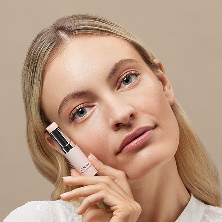 Total Lip Treatment Stick di Sensai - imagen 7 de 16