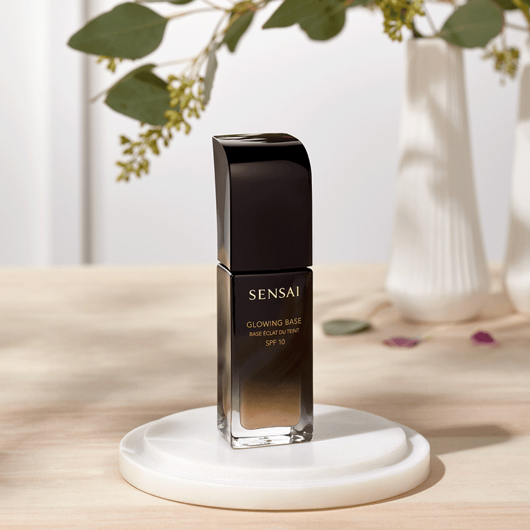 Glowing Base SPF10 30 ml de Sensai - imagen 12 de 20