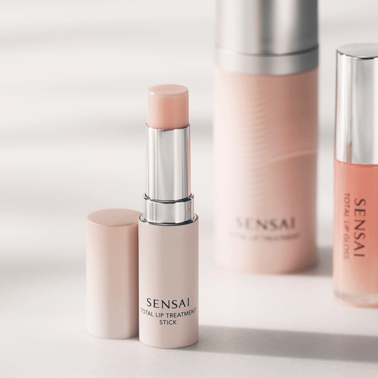 Total Lip Treatment Stick di Sensai - imagen 2 de 16