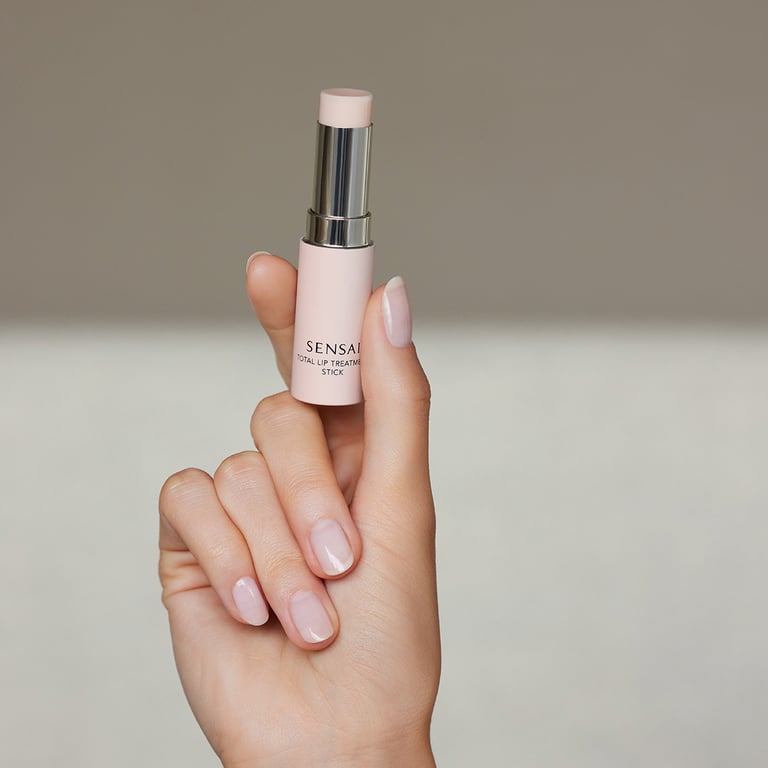 Total Lip Treatment Stick di Sensai - imagen 8 de 16