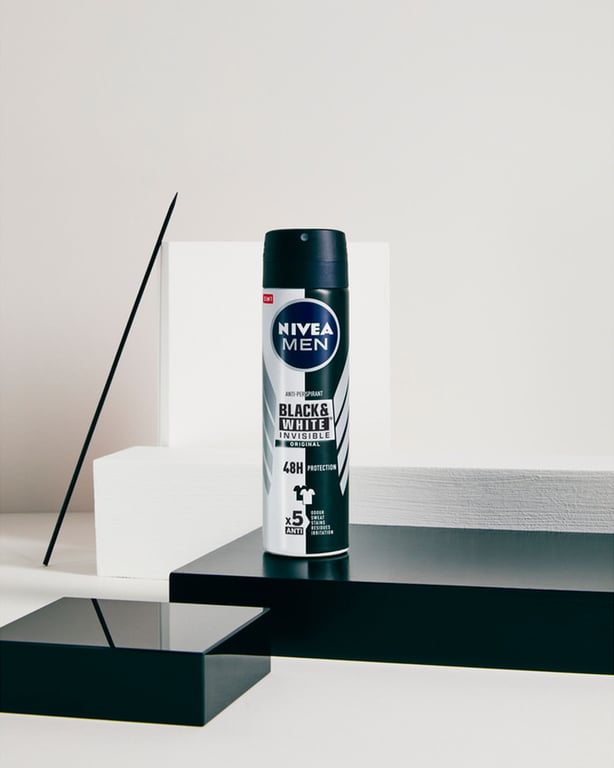 Männer Schwarz Weiß Unsichtbar Original Deodorant Spray 200 ml von Nivea