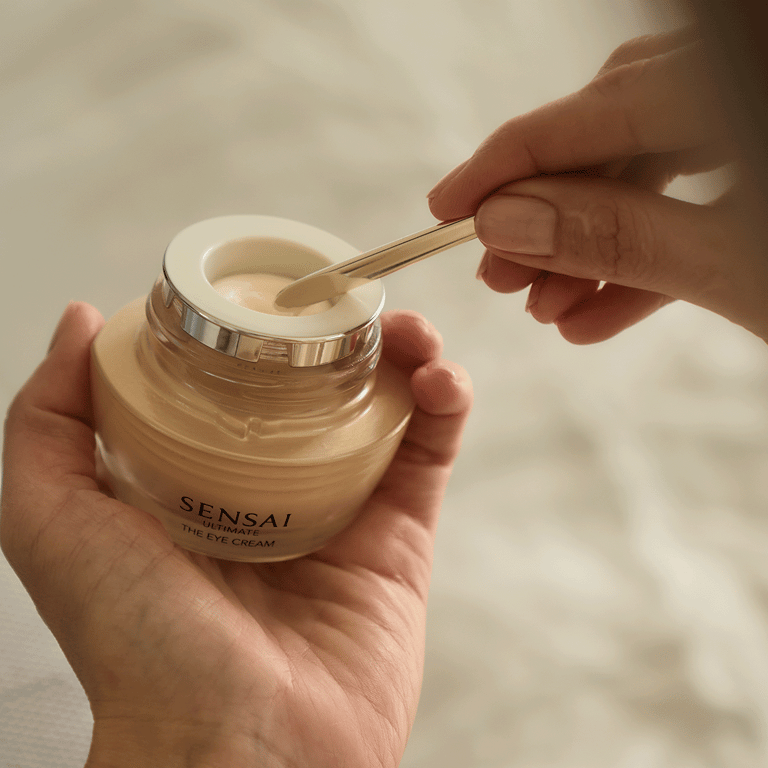 Ultimate The Eye Cream 15 ml de Sensai - imagen 6 de 11