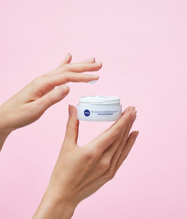 Aqua Effect Nährende Tagespflege LSF15 PS 50 ml von Nivea