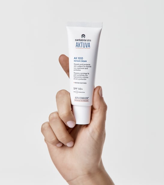 Heliocare AK 100 Crème Réparatrice - imagen 2 de 5