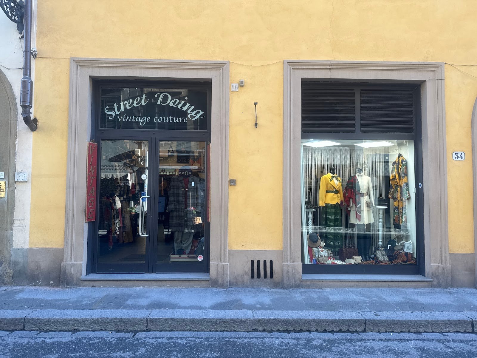 Street Doing Vintage Couture — Clothing store in Santa Croce, Florence