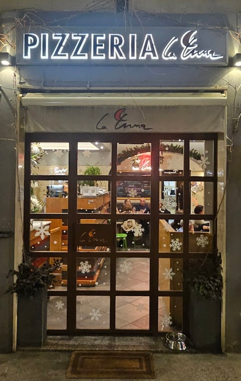 Pizzeria Luna — Pizza restaurant in Outer Florence · Florence