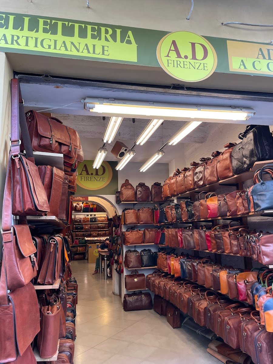 Adriano pelle ed Accessori — Store in San Lorenzo, Florence