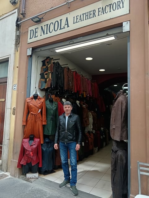 Pelletteria De Nicola Massimiliano — Clothing store in San Lorenzo · Florence