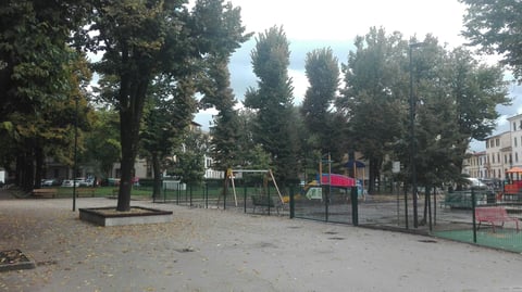 Giardino di piazza Cardinale Elia dalla Costa — City park in Outer Florence · Florence